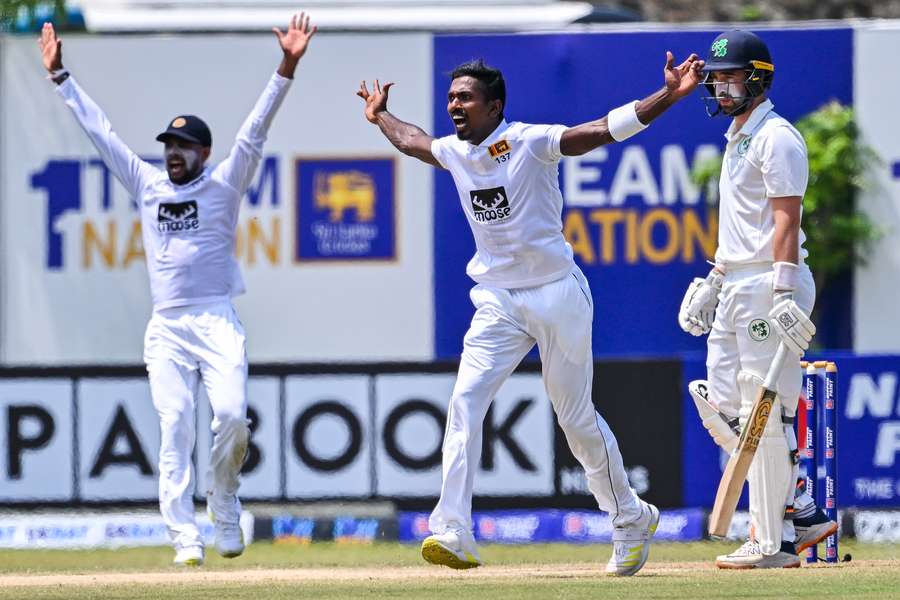 Sri Lanka's Vishwa Fernando (C) appeals for a Leg Before Wicket (LBW) decision against Ireland's Andrew Balbirnie (R)