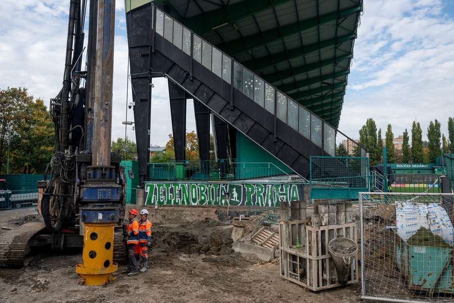 Bohemians zahájil rekonstrukci Ďolíčku stavbou nové tribuny.