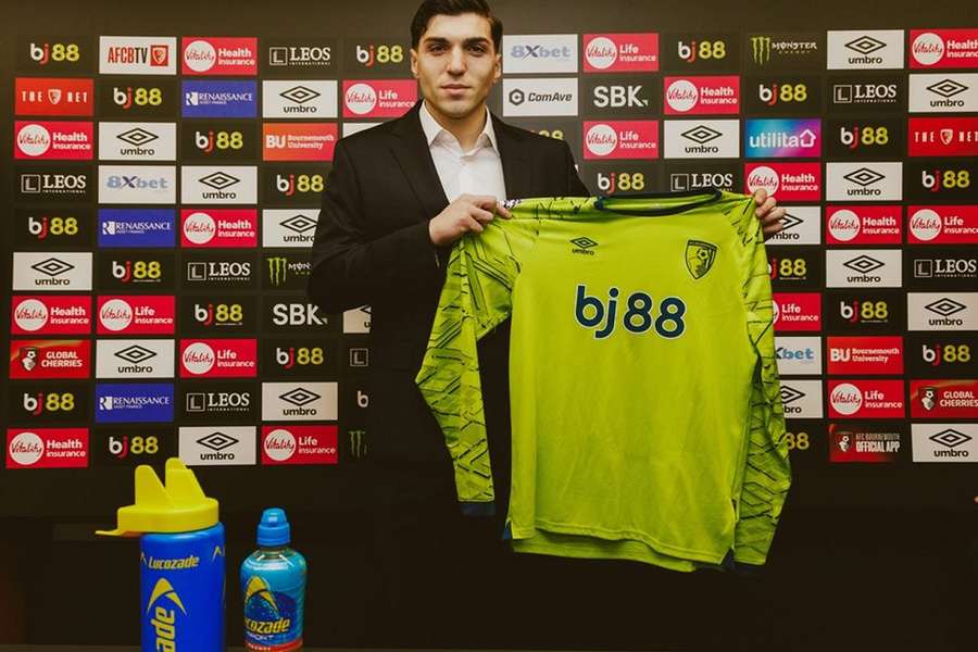 DONE DEAL: Bournemouth sign Lazio keeper Mandas DONE DEAL: Bournemouth sign Lazio keeper Mandas