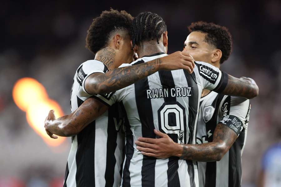 O Botafogo aproveitou a vantagem técnica para atropelar no segundo técnico