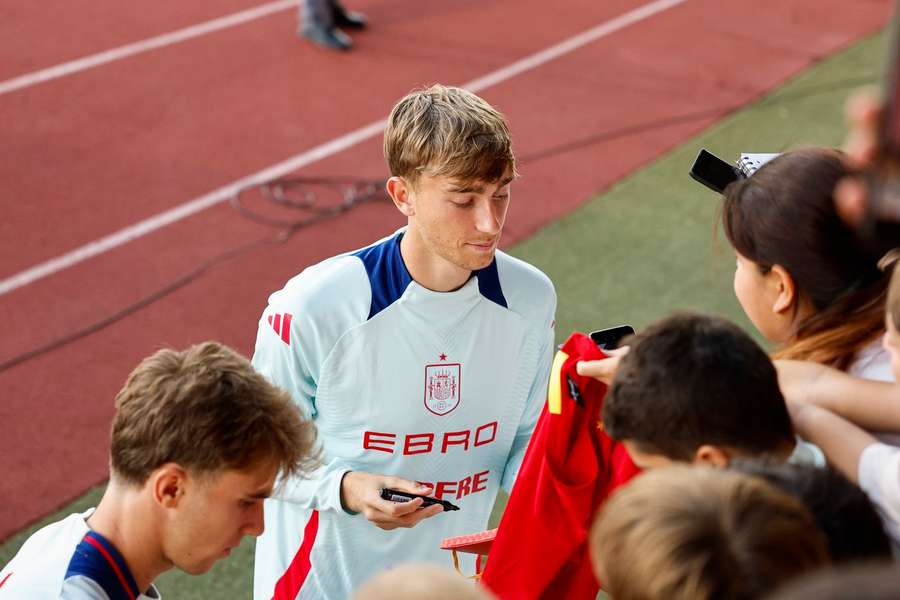 Dean Huijsen with the Spain national team