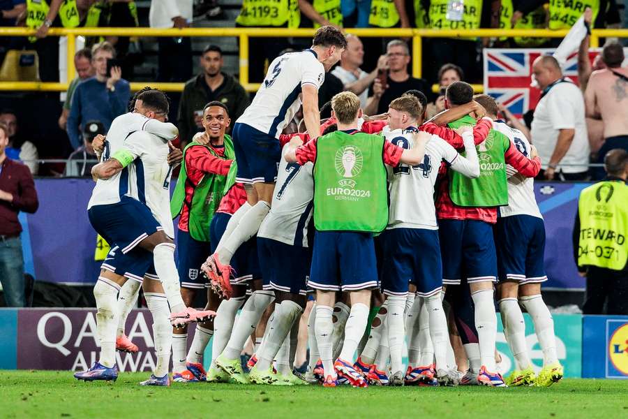 Auch die Presse hat auf den Last-Minute-Einzug Englands ins EM-Finale reagiert.