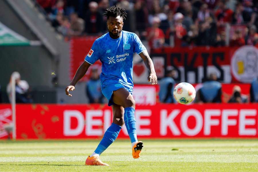 Edmond Tapsoba permanece no Leverkusen pelo menos até 2031