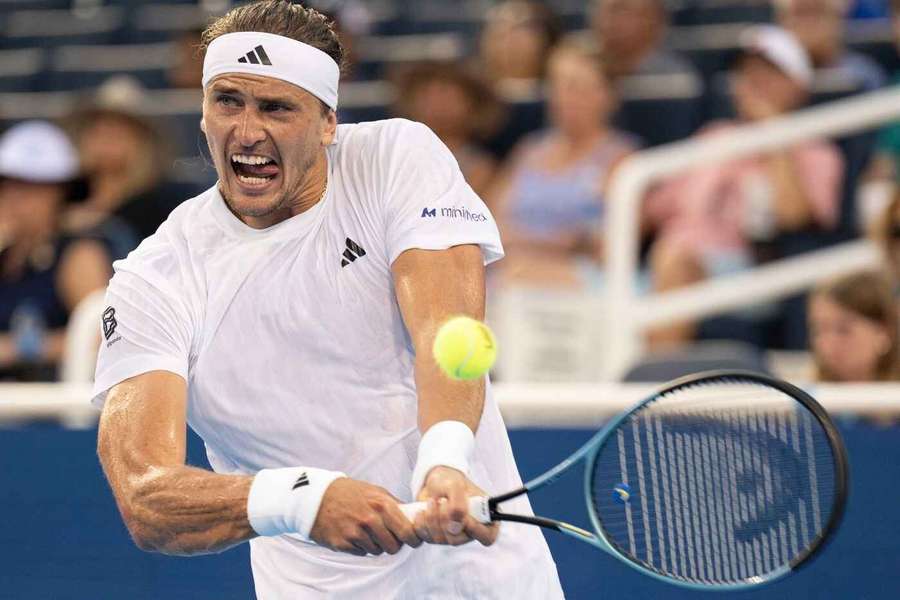 Zverev v zápase s Benem Sheltonem.