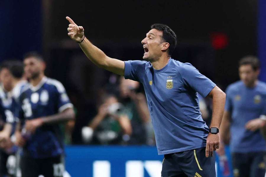 Lionel Scaloni on the touchline