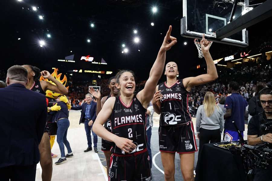 Les joueuses de Charleville-Mezieres après leur titre en Coupe de France.