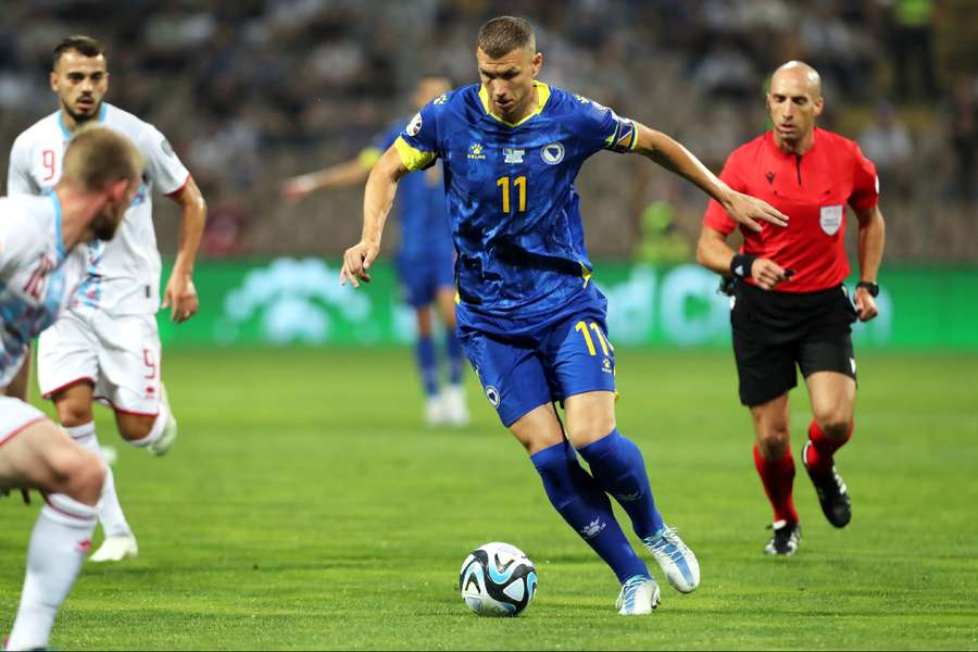 Dzeko voor Bosnië-Herzegovina tegen Luxemburg