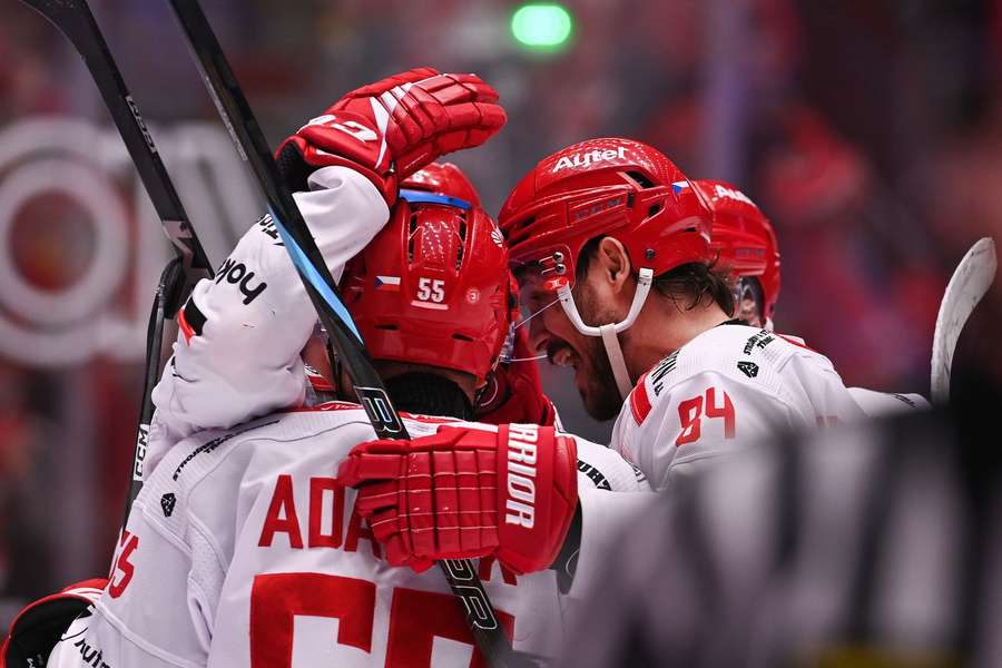 Třinec slaví první výhru.