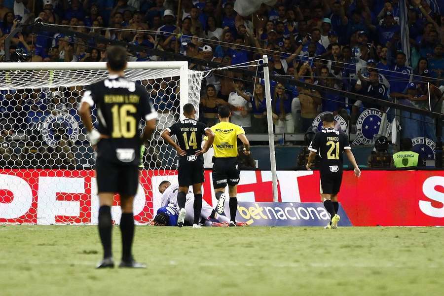 The start of the brawl betweent the two teams The start of the brawl betweent the two teams