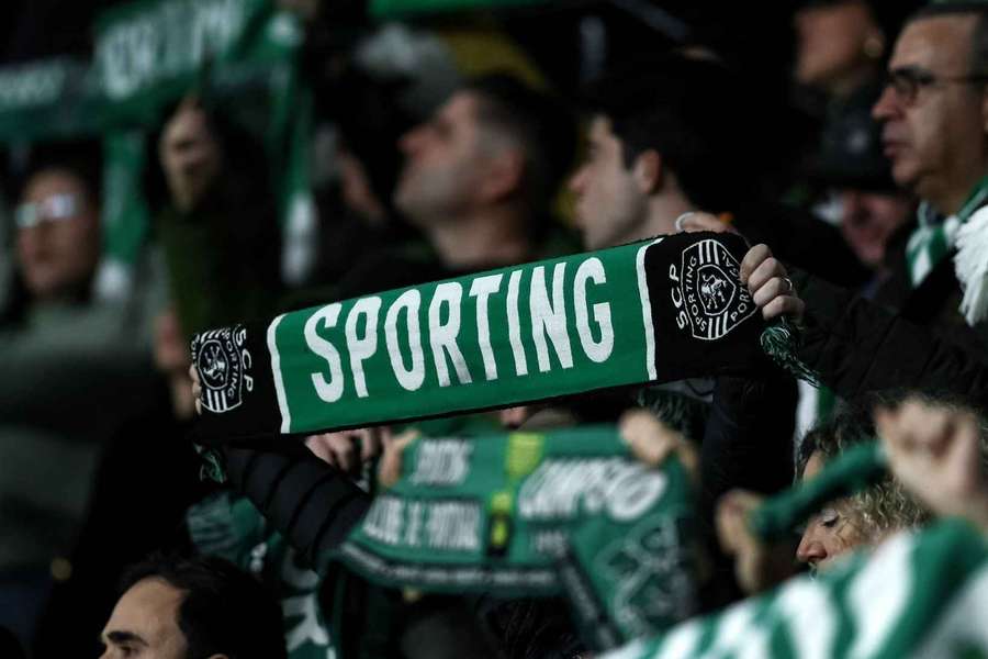 Adeptos do Sporting no apoio à equipa