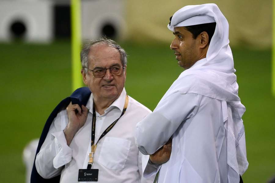 Nasser Al-Khelaifi em conversa com o presidente da Federação Francesa de Futebol