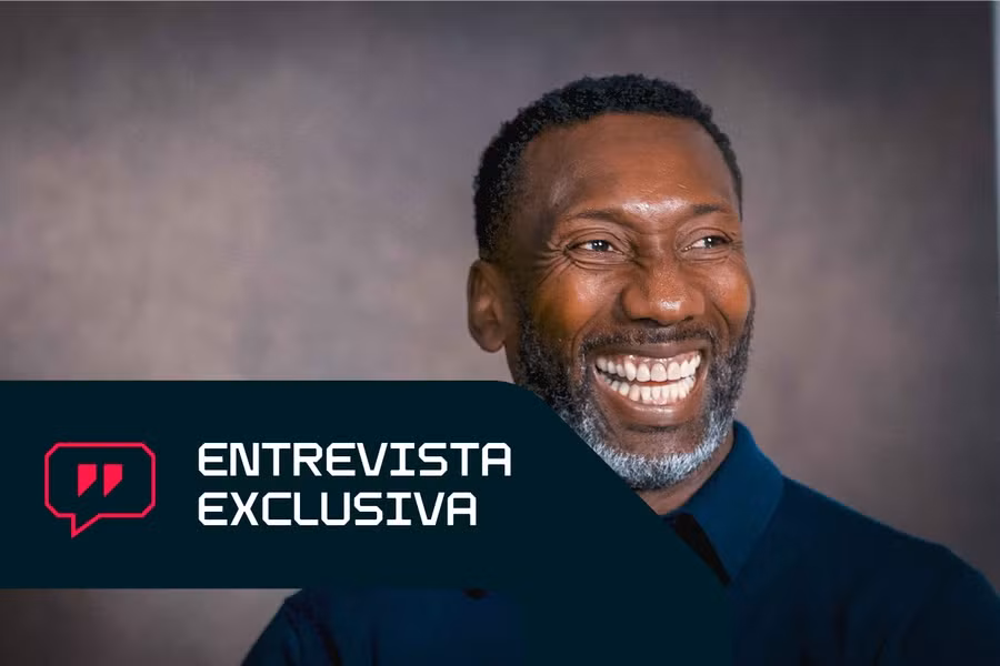 Jimmy Floyd Hasselbaink entrevista Flashscore Jimmy Floyd Hasselbaink en su entrevista con Flashscore