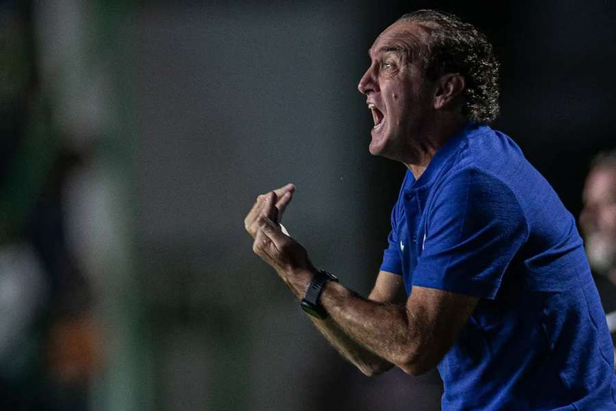 Cuca estreou-se pelo Corinthians com uma derrota por 1-3 diante do Goiás