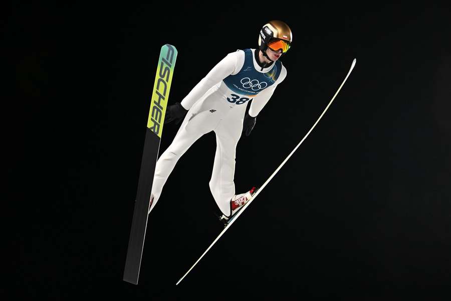 Mamy srebro w skokach po wybitnym występie Kacpra Tomasiaka. Co za debiut na igrzyskach!