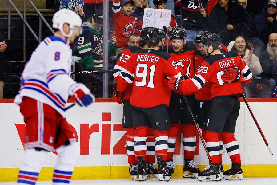 New Jersey zdolalo v derby hráčov NY Rangers.