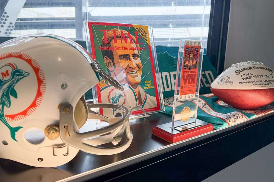 El Bernabéu calienta el Dolphins-Commanders con una exposición de objetos de la NFL El Bernabéu calienta el Dolphins-Commanders con una exposición de objetos de la NFL