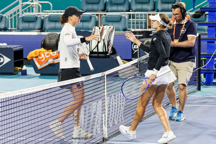 Świątek i Linette podczas turnieju w Miami