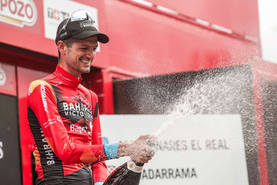 Amerykanin Sepp Kuss triumfuje na mecie Vuelta a Espana