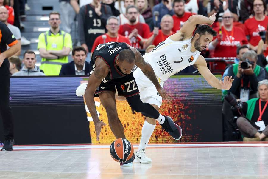 Mike y Campazzo, durante el partido jugado en Múnich Mike y Campazzo, durante el partido jugado en Múnich