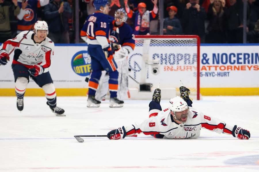 Ovechkin celebrates breaking the record