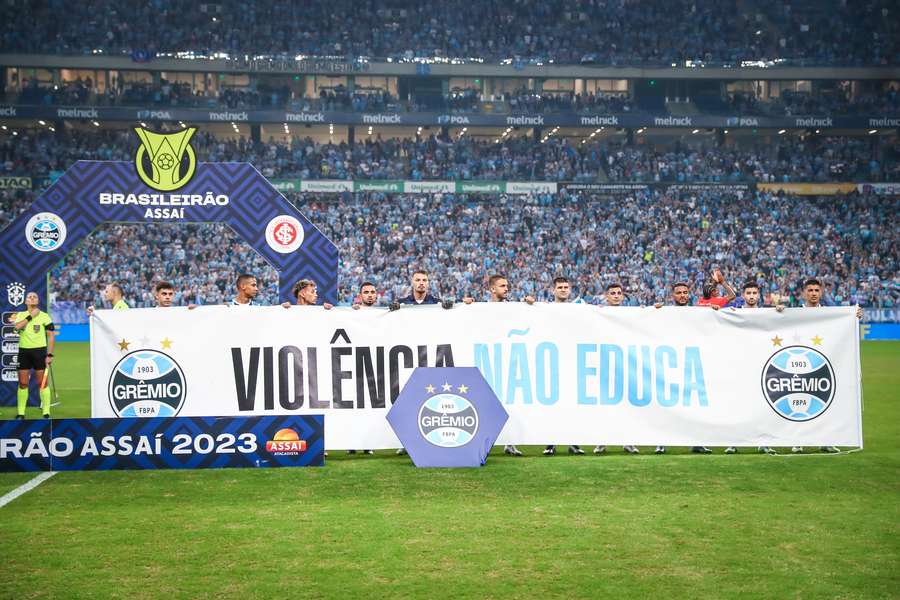 Gramado do Mineirão passa por manutenção; técnico do Atlético-MG e estádio  trocam informações, atlético-mg