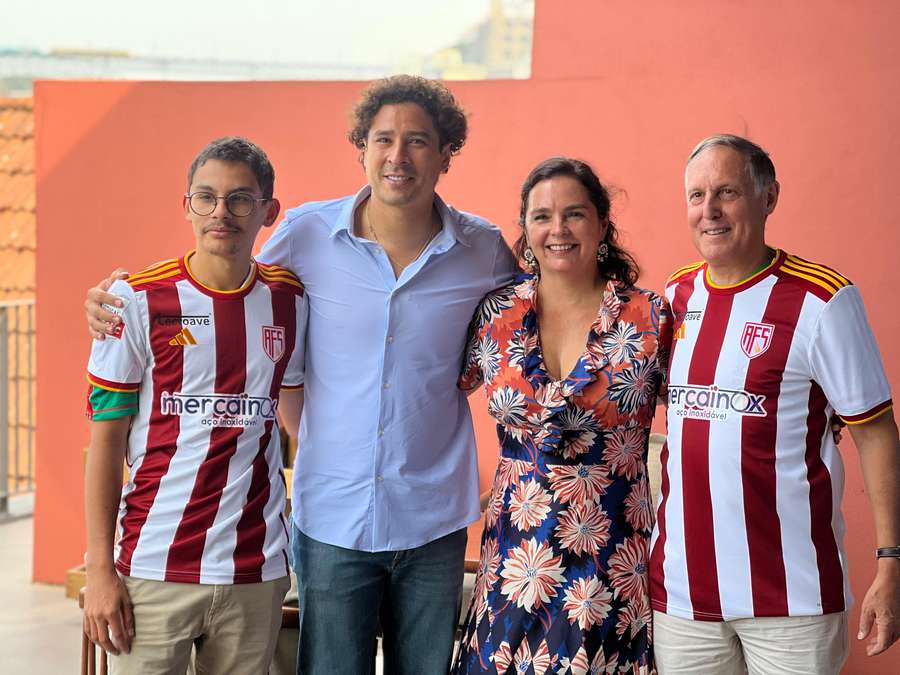 Ochoa, con la familia del embajador mexicano