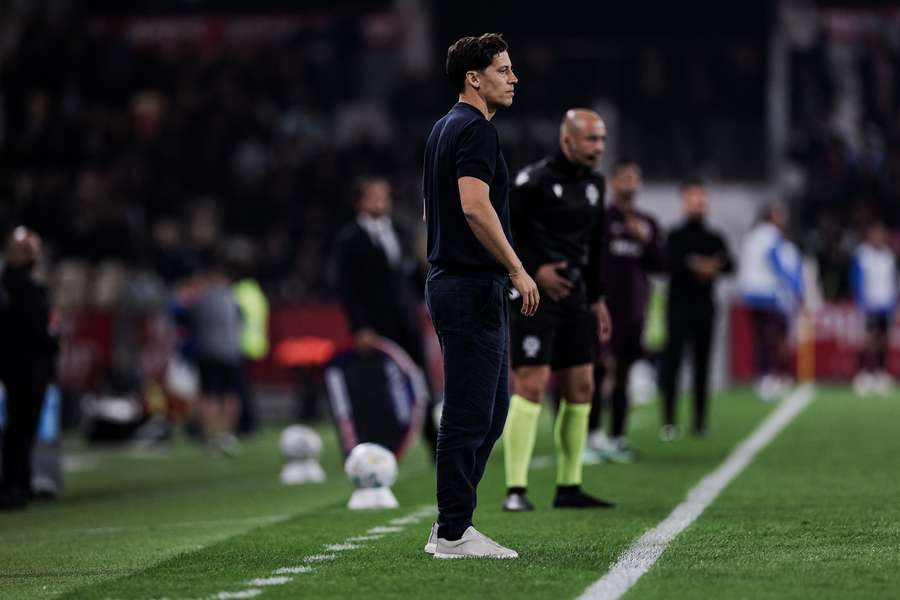Luís Pinto, treinador do Gil Vicente, durante o jogo com o FC Porto Luís Pinto, treinador do Gil Vicente, durante o jogo com o FC Porto