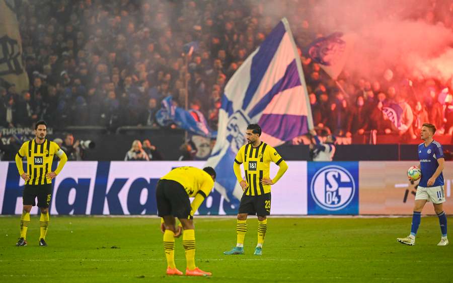 Im Hintergrund zu erkennen: Pyro in der Schalkekurve