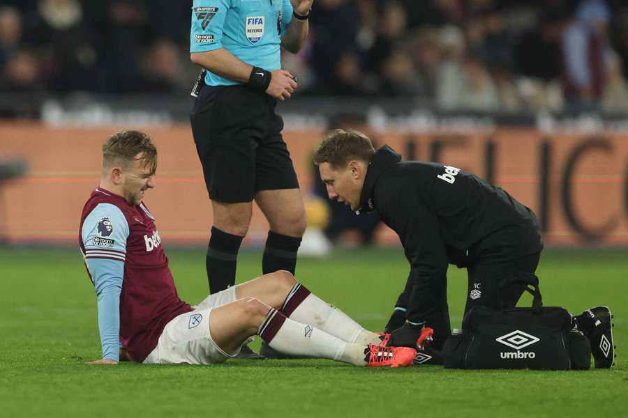 Jarrod Bowen se zranil v nedělním utkání s Liverpoolem.