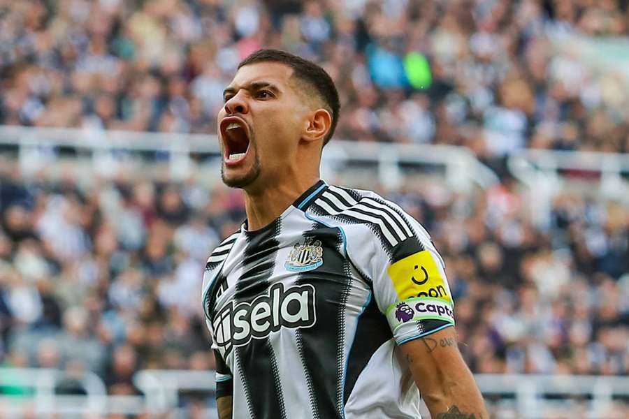 Bruno Guimarães celebra gol marcado frente ao Nottingham