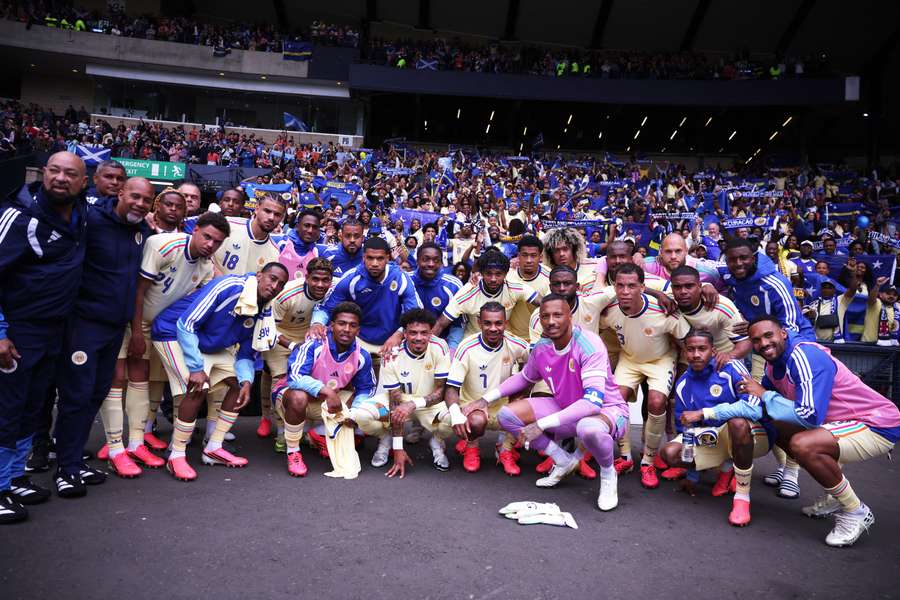 Hampden Park, Glasgow, Szkocja, Wielka Brytania – 30 maja 2026 r. Piłkarze z Curacao pozują do wspólnego zdjęcia po meczu. Hampden Park, Glasgow, Szkocja, Wielka Brytania – 30 maja 2026 r. Piłkarze z Curacao pozują do wspólnego zdjęcia po meczu.