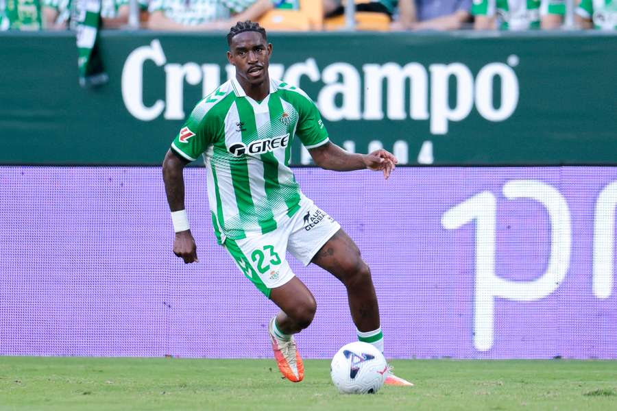 Júnior Firpo ao serviço do Betis Júnior Firpo ao serviço do Betis