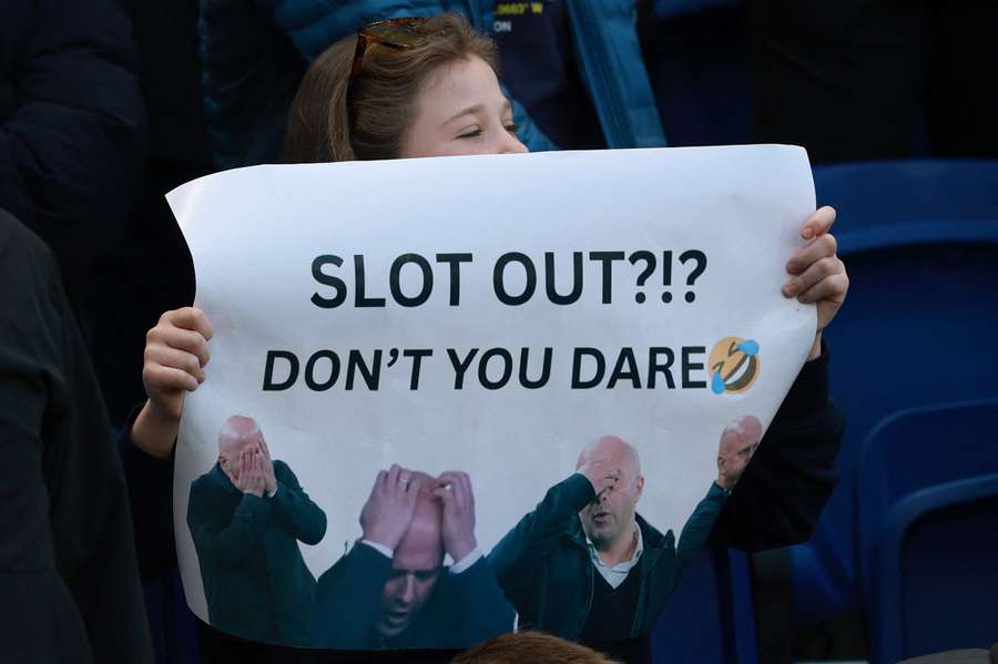 Arne Slot, huiduit în timpul remizei cu Chelsea