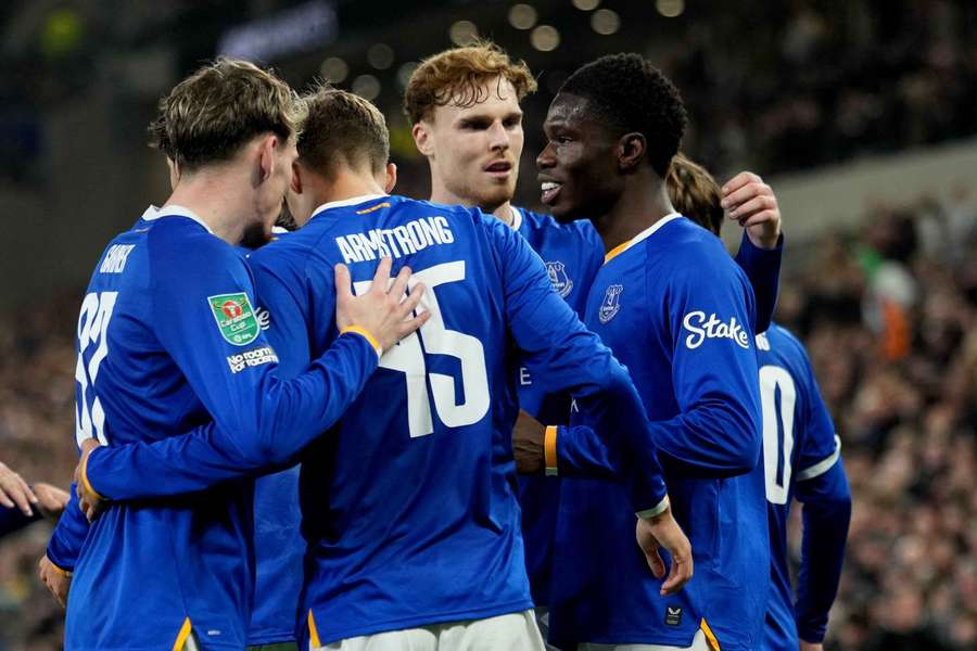 Everton jubelt nach dem Treffer von Barry Everton jubelt nach dem Treffer von Barry