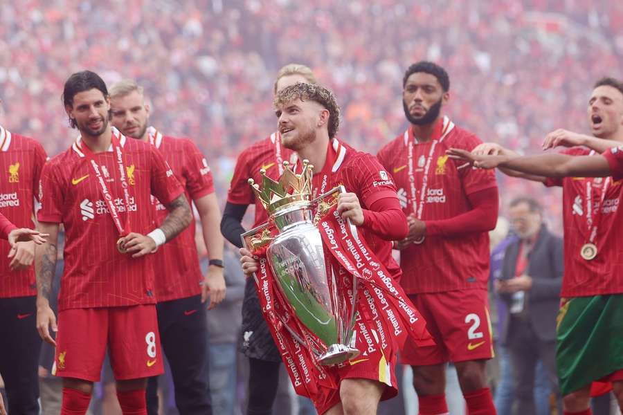 Titul bude obhajovať Liverpool.