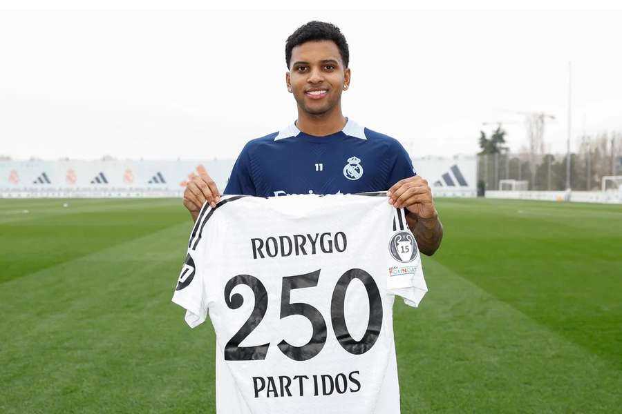 Rodrygo, con su camiseta de efeméride