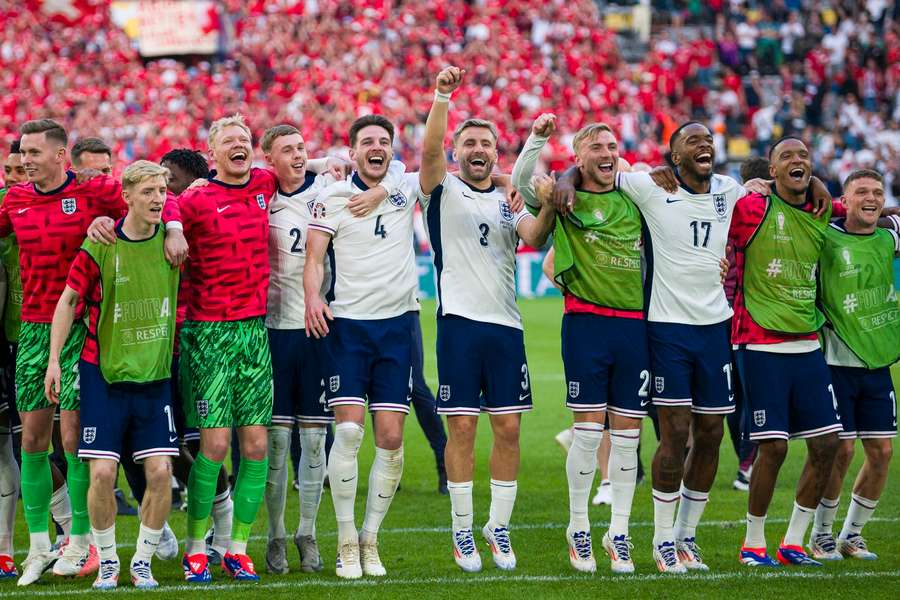 Engeland viert de overwinning op Zwitserland