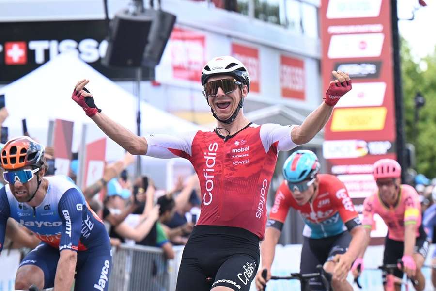 Coquard kører over stregen i Regensdorf.