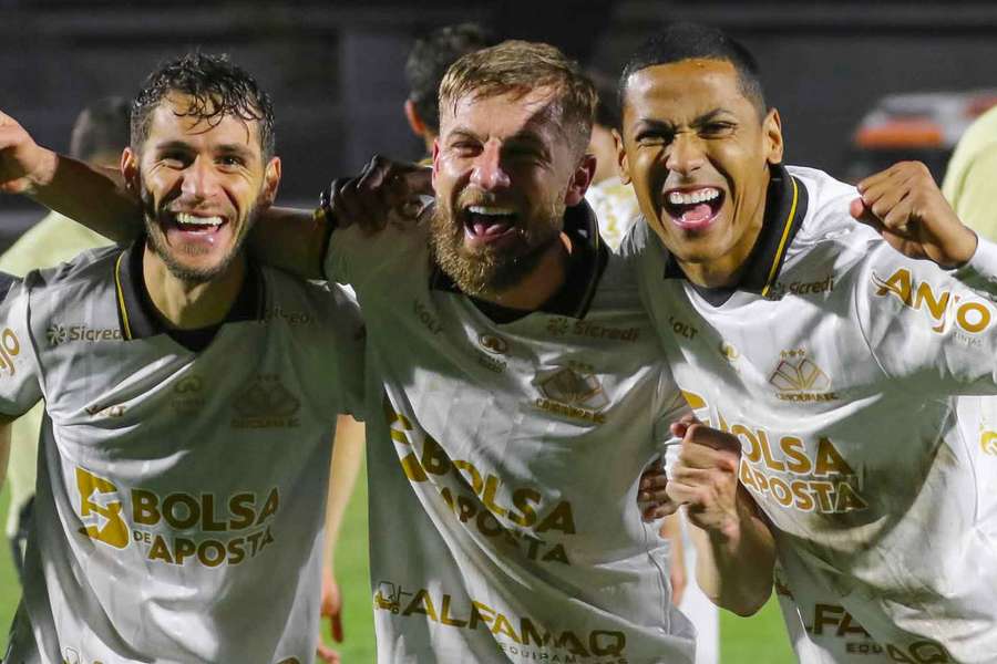 Criciúma é líder da Série B Criciúma é líder da Série B