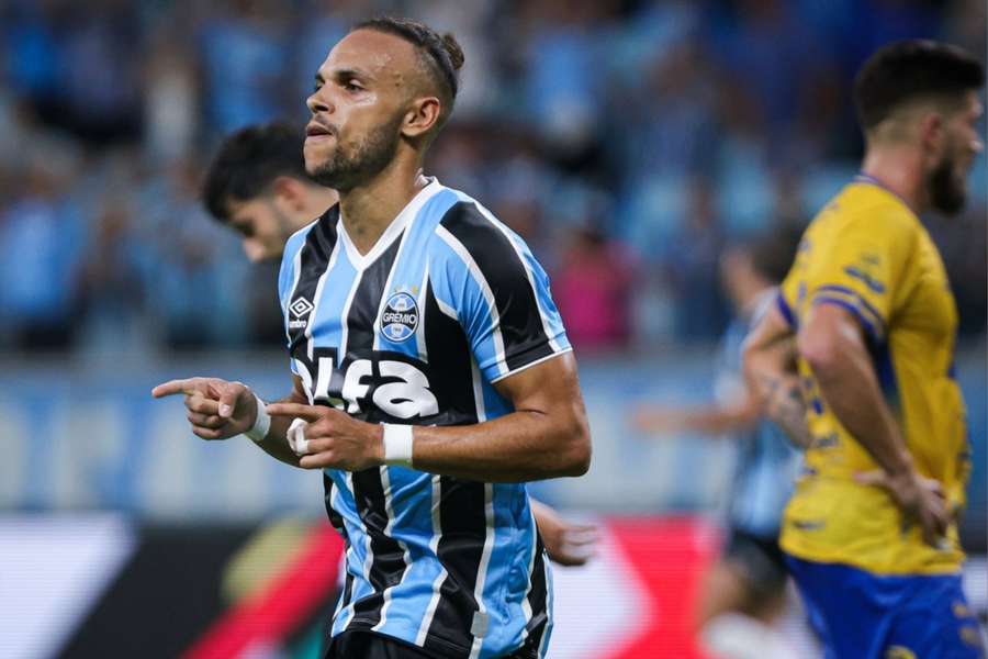 Braithwaite fez dois contra Pelotas e assumiu artilharia do Gauchão