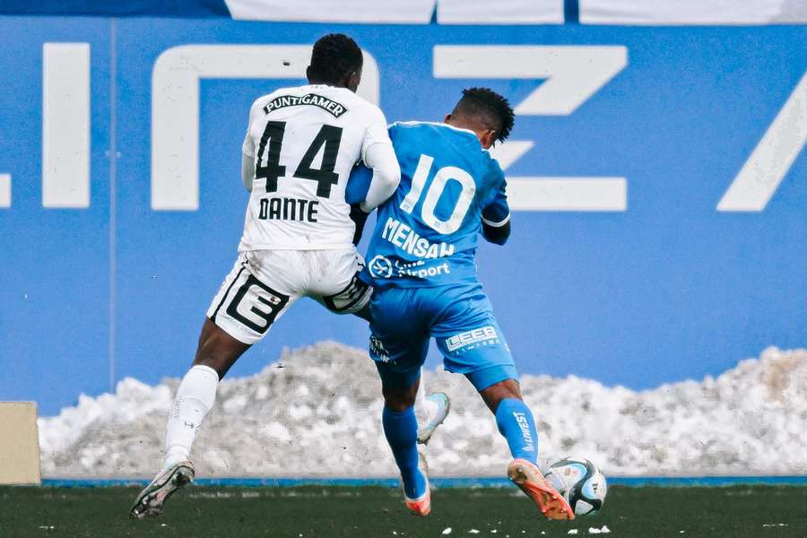 Sturm Graz empata (1-1) e Salzburgo isola-se no comando da Liga austríaca (1-0)