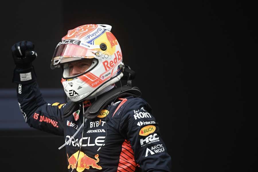 Verstappen est toujours devant.