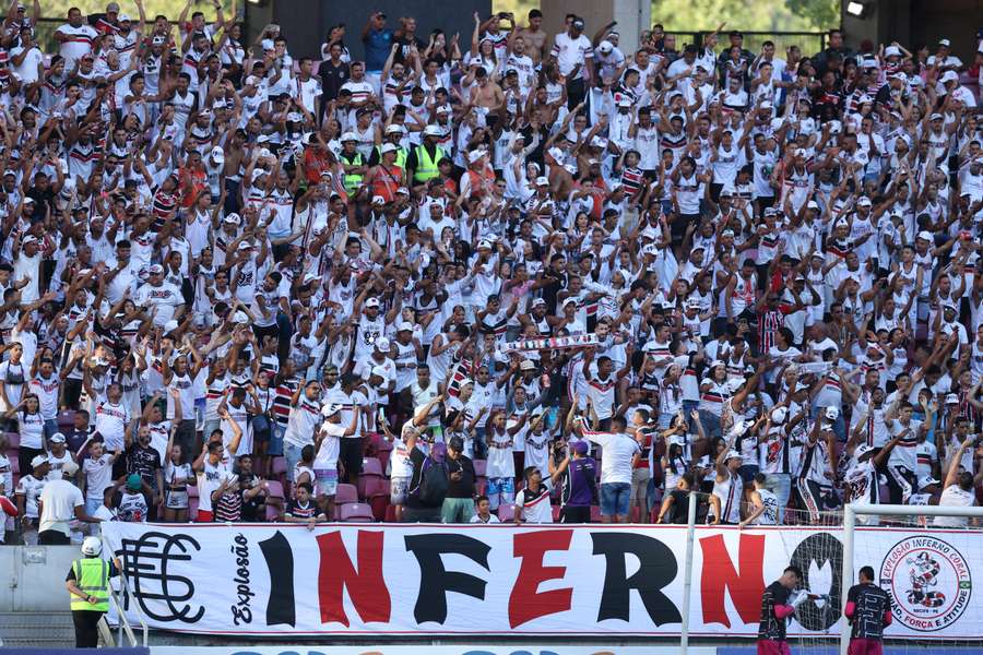 Torcida coral já esgotou os 45 mil ingressos para a partida contra o Maringá Torcida coral já esgotou os 45 mil ingressos para a partida contra o Maringá
