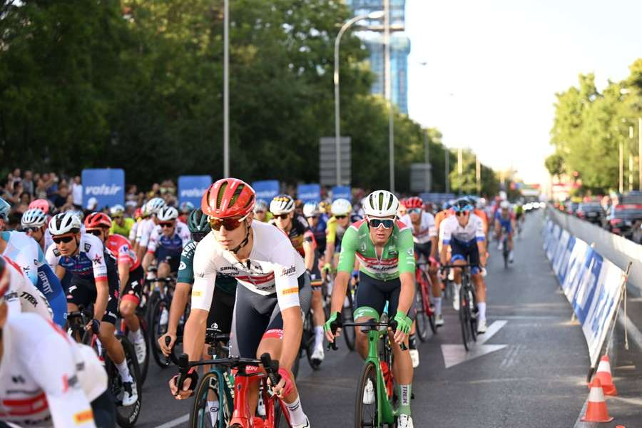 Mads Pedersen og Alex Kirsch, her i henholdsvis grønt og Trek-Segafredos hvide Vuelta-trøje, har en fantastisk indbyrdes forståelse.