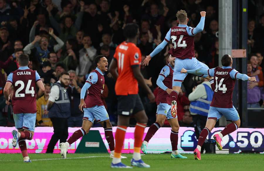 Burnley's Danish striker #34 Jacob Bruun Larsen (2R) celebrates scoring the team's second goal