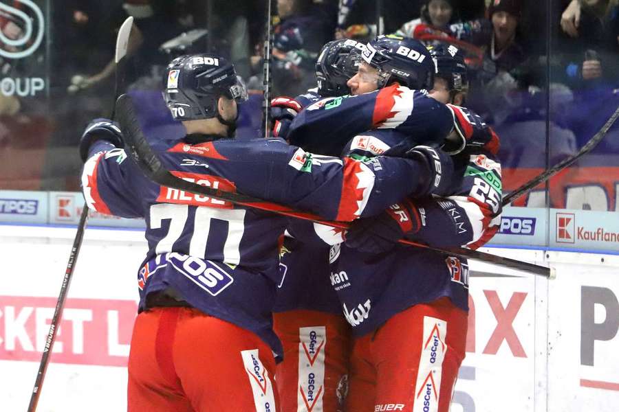 Hokejisti Zvolena vyradili v predkole o play-off bratislavský Slovan. Hokejisti Zvolena vyradili v predkole o play-off bratislavský Slovan.