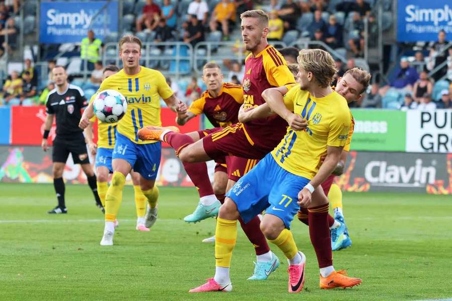 Jakub Plšek se po návratu z ciziny stal oporou Dukly ve druhé lize. Jakub Plšek se po návratu z ciziny stal oporou Dukly ve druhé lize.