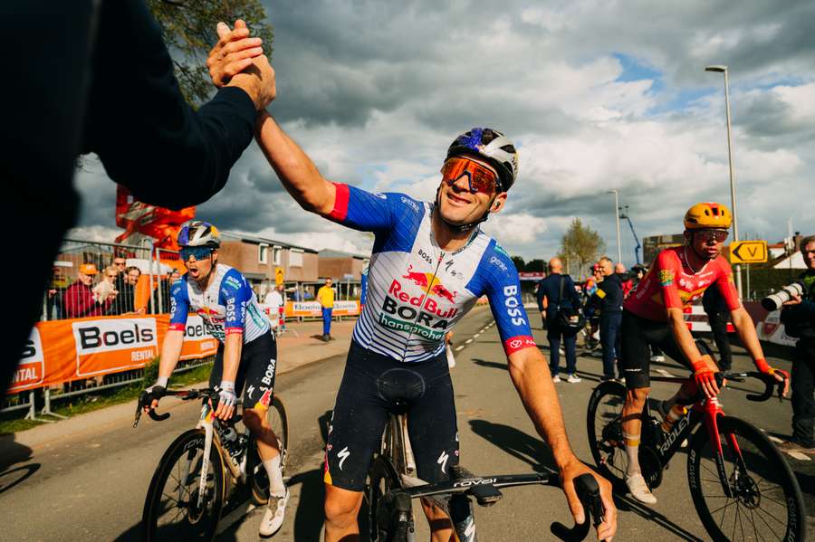 Dwukrotny mistrz igrzysk Remco Evenepoel zapoznawał się z trasą olimpijską