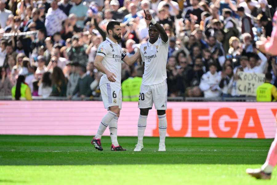 Nacho, junto a Vinicius, celebrando el primer gol del Real Madrid