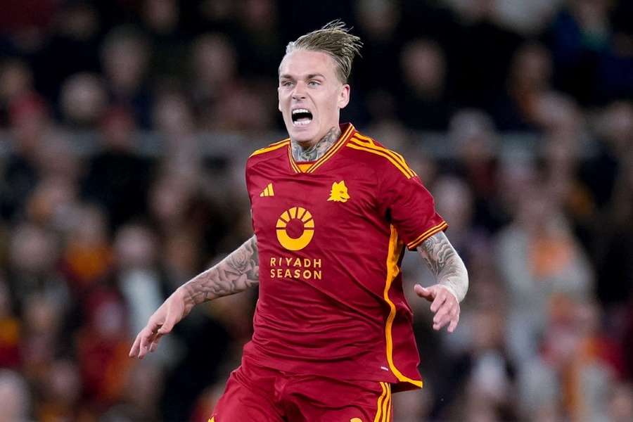 Karsdorp rescinde com a Roma